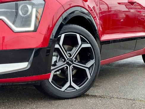 Certified 2023 Kia Niro EX Touring image 2