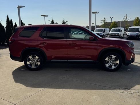 New 2025 Honda Pilot EX-L image 2
