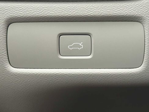 Used 2025 Volvo XC60 B5 Ultra w/ Protection Package Premier image 32