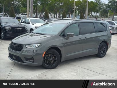 Used 2021 Chrysler Pacifica Touring-L w/ S Appearance Package
