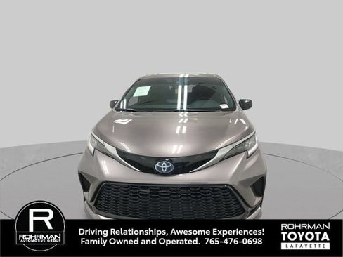 Used 2022 Toyota Sienna XSE w/ XSE Plus Package AWD/4WD image 11