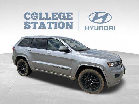 Used 2020 Jeep Grand Cherokee Altitude RWD image 5