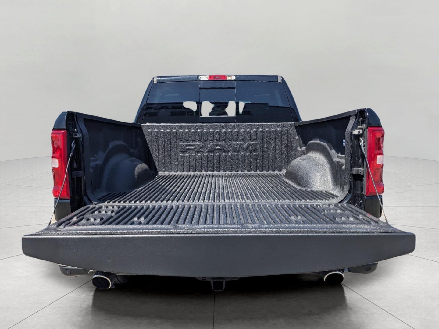 Used 2025 RAM 1500 Laramie AWD/4WD image 42