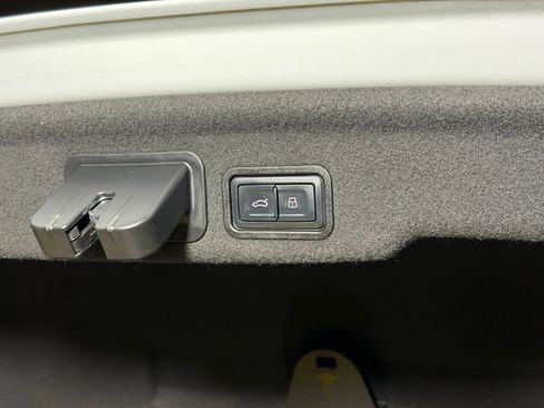 Used 2015 Audi A8 L 4.0T w/ Premium Package image 15