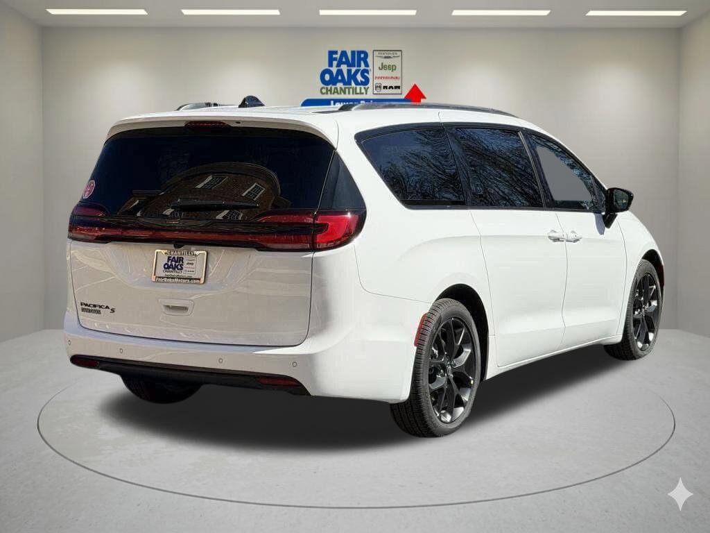 New 2026 Chrysler Pacifica Select w/ S Appearance Package FWD image 6