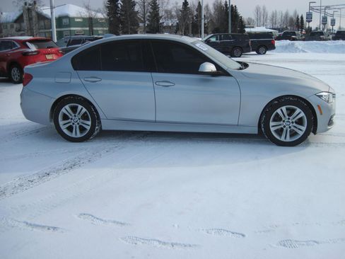 Used 2016 BMW 328i xDrive SEDAN 4-DR AWD/4WD image 3