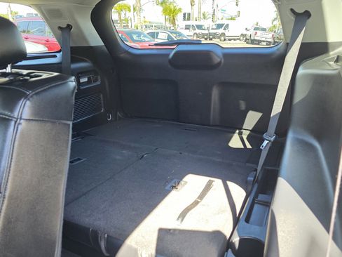 Used 2023 Ford Explorer Limited image 18