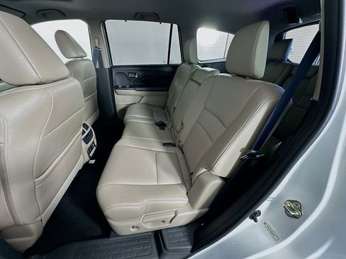 Used 2016 Honda Pilot Touring image 25