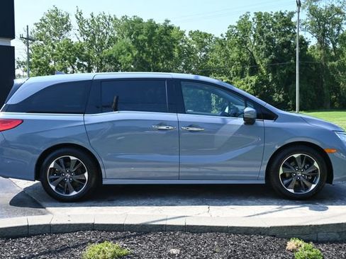 Used 2023 Honda Odyssey Elite image 4