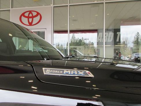 New 2025 Toyota Tundra Platinum AWD/4WD image 8