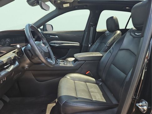 Used 2025 Cadillac XT4 Premium Luxury w/ Technology Package FWD image 13