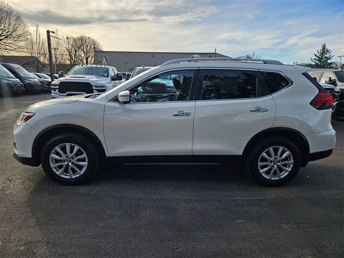 Used 2017 Nissan Rogue SV w/ Sun & Sound Touring Package image 4