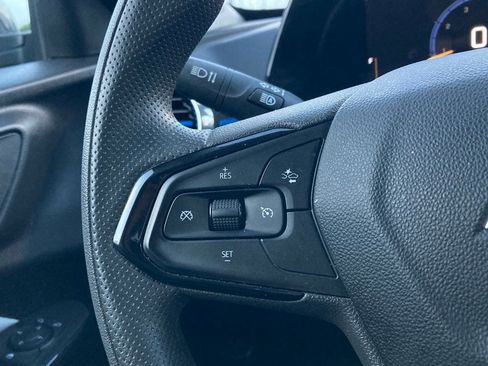 Used 2025 Chevrolet Trax LT FWD image 12