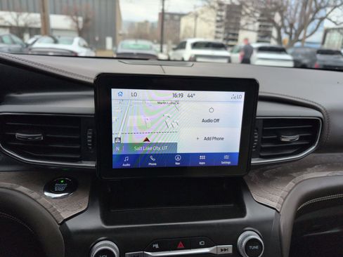 Used 2020 Ford Explorer Platinum image 25