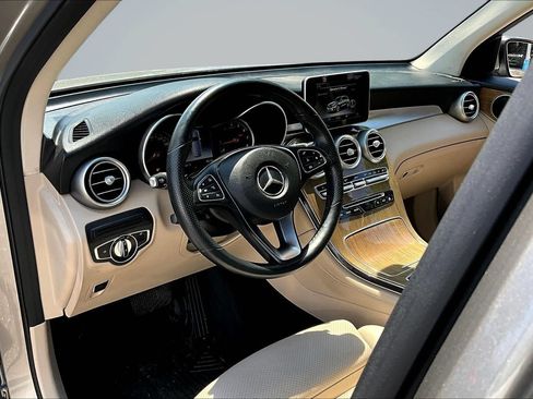 Used 2019 Mercedes-Benz GLC 300 4MATIC w/ Premium Package image 20