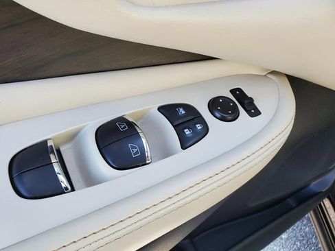 Certified 2021 Nissan Murano Platinum w/ Cargo Package image 17