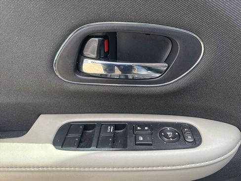 Used 2020 Honda HR-V EX image 11