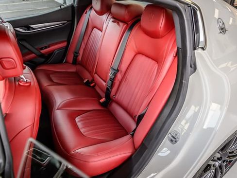 Used 2018 Maserati Ghibli image 40