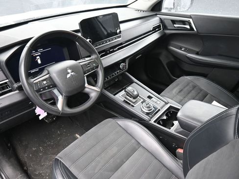 Used 2024 Mitsubishi Outlander image 21