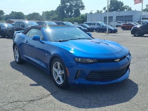 Used 2018 Chevrolet Camaro LT RWD image 3