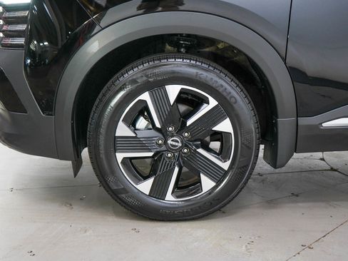 Used 2025 Nissan Kicks SV w/ SV Premium Package AWD/4WD image 28