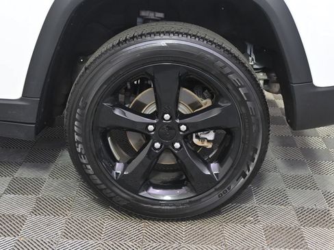 Used 2023 Jeep Grand Cherokee Altitude AWD/4WD image 20