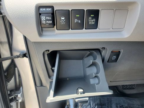 Used 2017 Toyota Sienna XLE w/ XLE Navigation Package FWD image 56