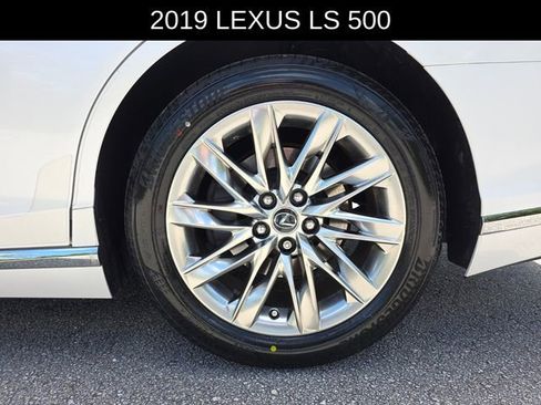 Used 2019 Lexus LS 500 w/ Accessory Package (Z2) RWD image 15