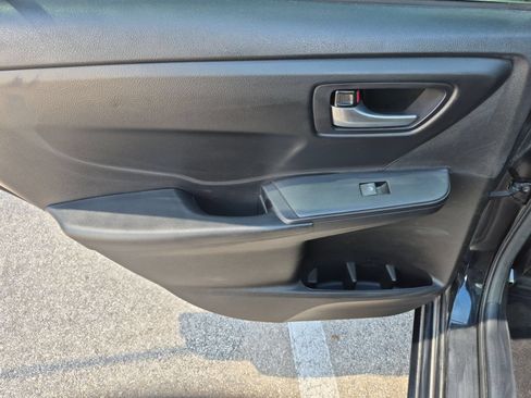 Used 2017 Toyota Camry LE FWD image 13