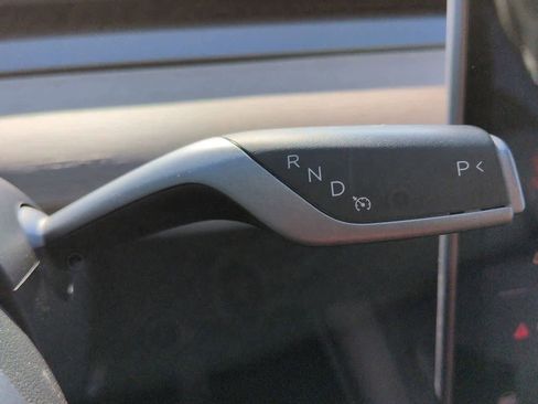 Used 2022 Tesla Model Y Long Range image 31