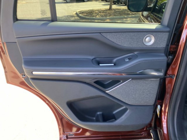 New 2027 Lincoln Navigator Reserve w/ Jet Appearance Package AWD/4WD image 9