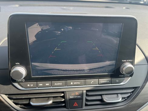 Used 2025 Nissan Altima 2.5 SV image 17