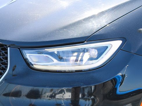 Used 2024 Chrysler Pacifica Limited FWD image 5