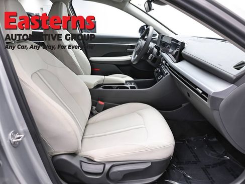 Used 2025 Hyundai Sonata SEL FWD image 24