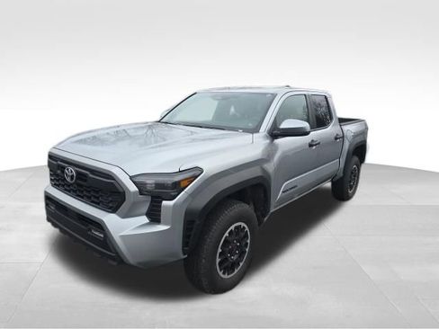 Used 2025 Toyota Tacoma TRD Off-Road image 2