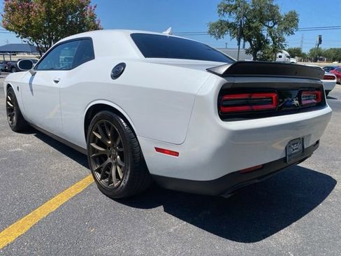 Used 2016 Dodge Challenger SRT Hellcat RWD image 3