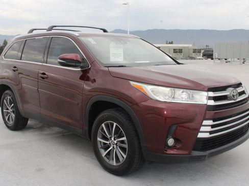 Used 2019 Toyota Highlander XLE w/ Protection Package #3 FWD image 2