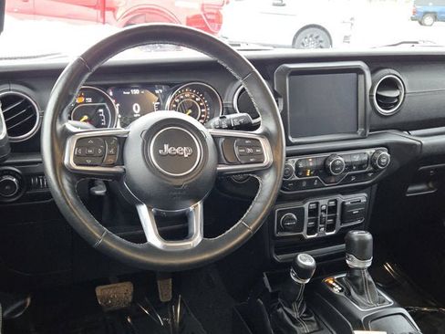 Used 2019 Jeep Wrangler Unlimited Sahara image 14