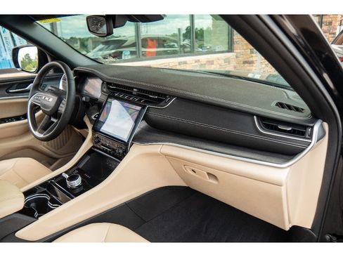 Used 2023 Jeep Grand Cherokee L Limited AWD/4WD image 14