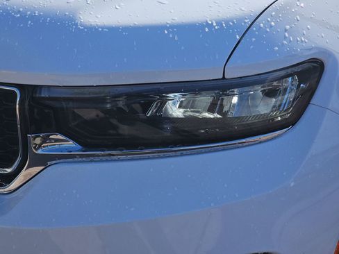 Used 2023 Jeep Grand Cherokee Limited image 34