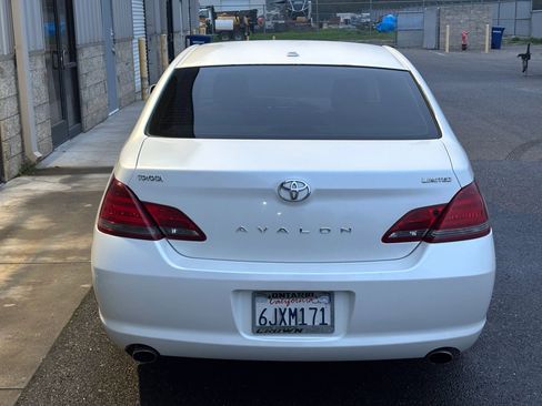 Used 2010 Toyota Avalon Limited image 4