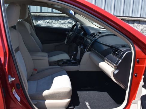 Used 2012 Toyota Camry LE FWD image 25