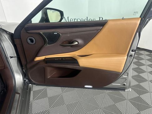 Used 2020 Lexus ES 300h w/ Premium Package image 14