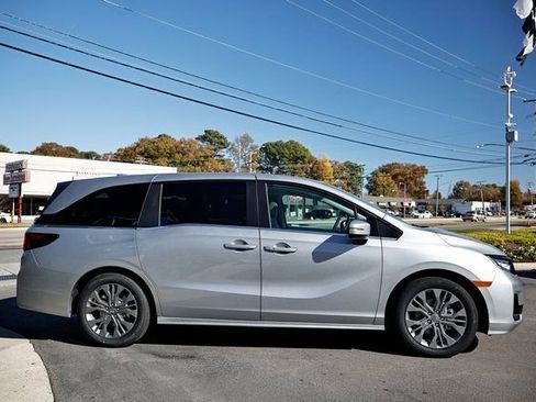 New 2026 Honda Odyssey Touring image 14