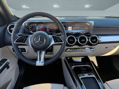 New 2026 Mercedes-Benz GLB 250 image 23