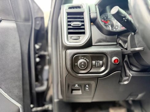 Used 2019 RAM 1500 Laramie image 35