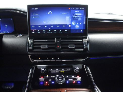 Used 2022 Lincoln Navigator Reserve image 23