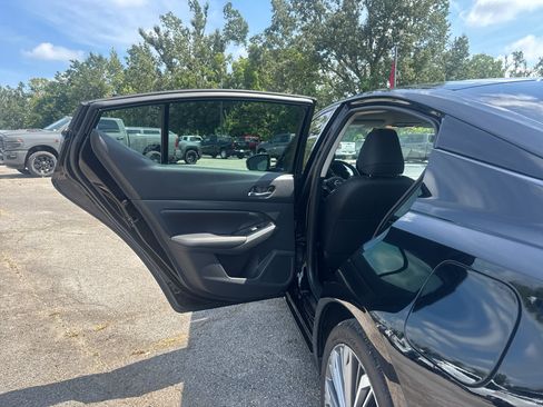Used 2024 Nissan Altima 2.5 SL FWD image 18