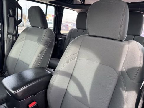 Used 2019 Jeep Wrangler Unlimited Sport image 10