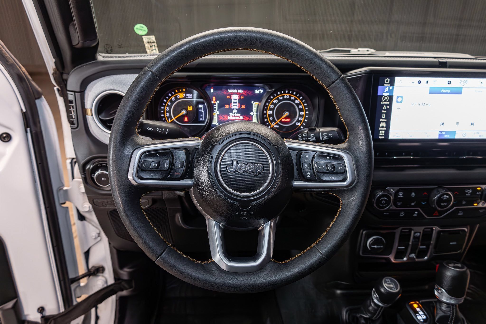 Used 2024 Jeep Wrangler Unlimited Sahara w/ Technology Group AWD/4WD image 14